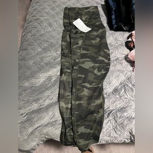 NWT Athleta camo leggings
